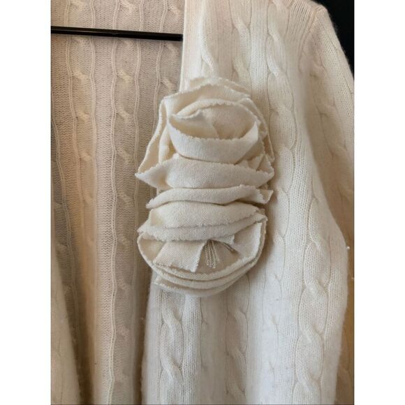 Ralph Lauren Ivory Cable Knit Cashmere Sweater with Floral Pin Size Medium - Picture 2 of 4